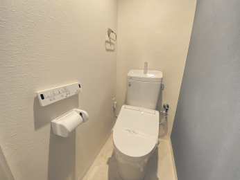 トイレ　季節を問わず年間を通じて快適にお使い頂ける温水洗浄便座付トイレ完備です♪