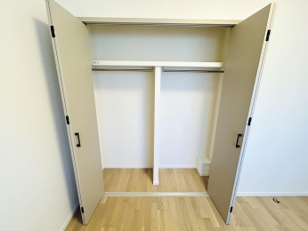 ���[�@�m����5���̎��[�X�y�[�X�B�I�ɂ̓o�b�N���A�����ɂ͎��[�P�[�X�Ȃǂ�u���ĕ֗��ǂ����g�����������܂��B