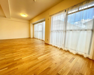 ���r���O�@�o���R�j�[�ɖʂ������邢���r���O��