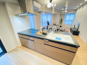 Lb`@Vς̑ΖʎLb`łBo̎[Xy[Xł̂ŎoX[YłHĂ܂