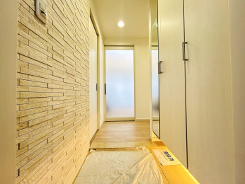 ���ց@���[�͂̍����V���[�Y�{�b�N�X�Ǝp����ݒu���Ă��܂��B