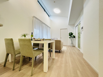 ���r���O�@���������疾�邢�z���˂����݂܂��B