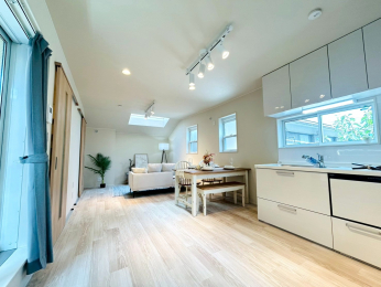 rO@gz݁AƑc̉₩ȎԂ߂郊rO