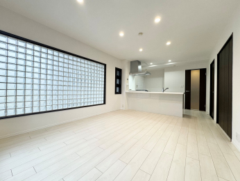 rO@ۂ̎Ȃ̂ŏƖŃAWĂƕ͋Cy߂܂