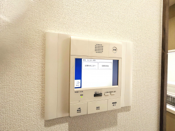 ���̑����ρ@���q�҂��m�F�ł���TV���j�^�t���C���^�[�z���ł��B