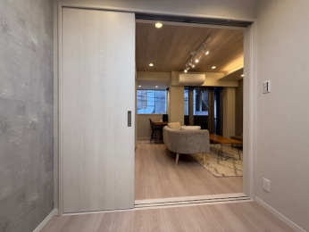 m@m2.8ƃrO  GAREƖEƋt