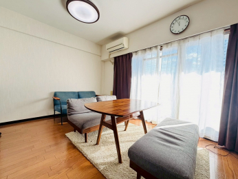 ���r���O�@��LDK��12.7���ł��B���邢���������������ރ��r���O�ł��B�\�t�@�[���e�[�u���������Ƃ����Ē����܂��I