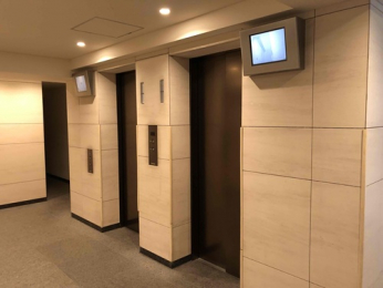 ���̑����p���@�G���x�[�^�[2�� �h�ƃJ�����A���j�^�[����