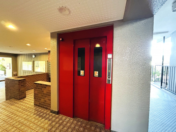 ���̑����p���@�G���x�[�^�[�͑S�K��~���܂��B