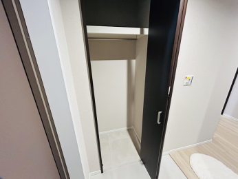 ���[�@���ւ̎��[�X�y�[�X�B�L�����[�P�[�X���̒u���ꏊ�Ƃ��Ă����g�����������܂��B