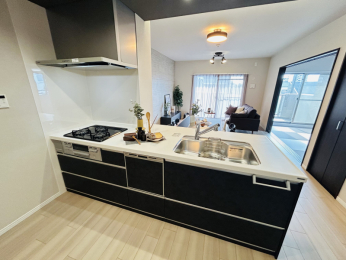 �L�b�`���@���������Ȃ���ł����Ƒ��Ƃ̉�b���y���߂�Ζʎ��V�X�e���L�b�`���ł��B