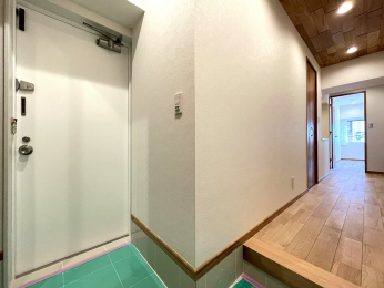 ���ց@����