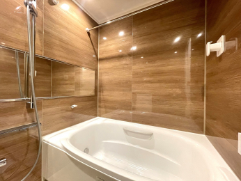 �����@����