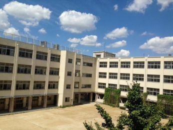 ���ӊ��@��A���w�Z�܂Ŗ�1600m