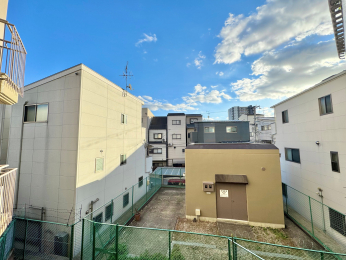 �Z�˂���̒��]�ʐ^�@�삩�炽���Ղ�̗z�����~�蒍���o���R�j�[��