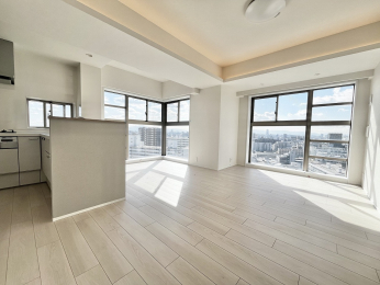 ���r���O�@�o���R�j�[�ɖʂ����A���邢�z�˂����˂����ނk�c�j��