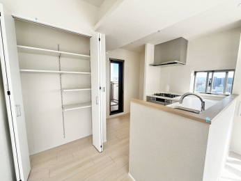 ���[�@�p���g���[������̂ŁA�H��E���p�i�E���Օi�E���~�p�̔��H�Ȃǂ����낢��Ǝ��[�ł��܂���