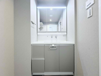 ���ʑ�E���ʏ��@�O�ʋ��̐��ʉ��ϑ�ł���