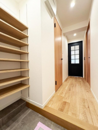 ���ց@���V���[�Y�{�b�N�X�t���Ȃ̂ŁA���ւ����������Y��ɕۂĂ܂��B