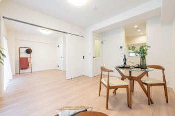 ���r���O�@���m���̉����d�؂���J������Ɩ�15���̍L�X�Ƃ�����ԂɂȂ�܂���