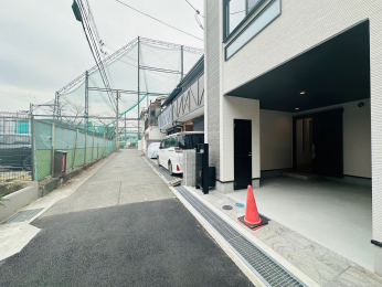 �O�ʓ��H�܂ތ��n�ʐ^�@-