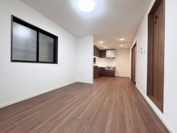 ���r���O�@����V����L�X4LDK�̊Ԏ��́A�Ƒ��������Ă��Z�ݑ������邨�Ƃł���