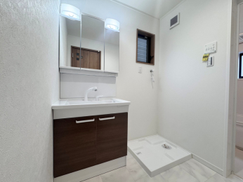 ���ʑ�E���ʏ��@���ʉ��ϑ�V���ς݁�����������X�^�C���b�V���ȃf�U�C����