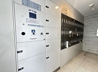 ���̑����p���@����z�{�b�N�X������A�ו��̎������S�ł���