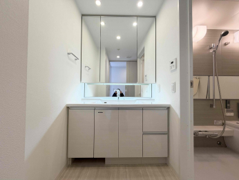 ���ʑ�E���ʏ��@�O�ʋ��̐��ʉ��ϑ����[�L�x�ł���