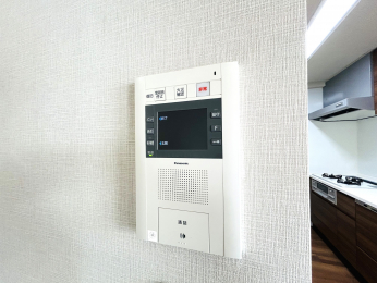 ���̑����ρ@���q�҂��m�F�ł���TV���j�^�t���C���^�[�z���ł��I