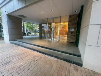 �G���g�����X�@���������g���ۂ̓����u�V�h�䉑�O�v�w�k��3���A�����H���E�w���p�\�I