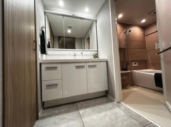 ���ʑ�E���ʏ��@3�ʋ��Œ��̐g�x�x�����₷���݌v�ł���