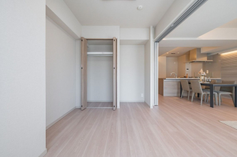 ���r���O�ȊO�̋����@�m��5.7��  ���[�[���@�����J����ƃ��r���O�ƂȂ���܂��B���Ƌ�A�Y�퓙�͔̔����i�Ɋ܂܂�܂���B