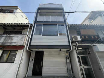 ���n�O�ώʐ^�@�V���b�^�[�t���Ԍ�4�K����5LDK�ł���1995�N8�����z