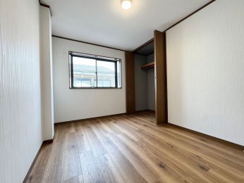 �m���@���[�L�x�ȃN���[�[�b�g�t���� �S�ʃN���X�E�t���A�^�C���\�֍ς݁�