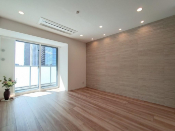 ���r���O�@���S���t���[�����O�E�N���X���ւ��ς݁A���C�ɓ���̃C���e���A���y���߂�V���v���ȓ����f�U�C���ł�