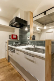 �L�b�`���@���Ζʂ̃V�X�e���L�b�`���͂��ꂵ��3���R�����t���I