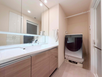 ���ʑ�E���ʏ��@�傫�ȎO�ʋ��̐��ʉ��ϑ�ɁA���l���ɂ�����܂��̂ŕ֗��ł���ˁ�