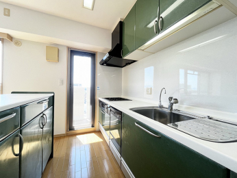 �L�b�`���@�L�b�`����2�l�ŗ���������ɂ��\���ȍL���ł��B