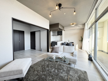 ���r���O�@LDK�͖�16.7������L�X�Ƃ�����Ԃœ쑤�ɖʂ��Ă��邽�ߓ���������ǂ��J���I�ł���