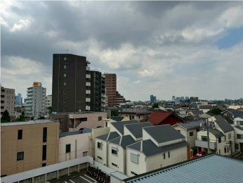 �Z�˂���̒��]�ʐ^�@��������o���R�j�[�ŗz������E�ʕ��ǍD��