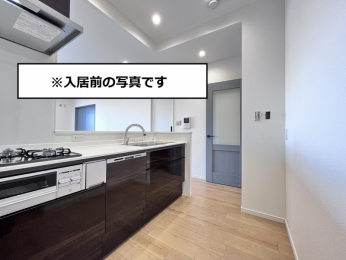 �L�b�`���@�L�b�`������̓��r���O�_�C�j���O�����n���A�Ƒ��̉�b���e�݂����ł��ˁ�