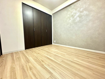 �m���@-