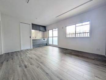 ���r���O�@��12.5����LDK�ł��B�傫�ȑ�������܂��̂ň�������邢�ł����