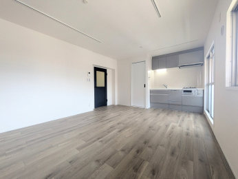 ���r���O�@��12.5����LDK�ł��B�傫�ȑ�������܂��̂ň�������邢�ł����