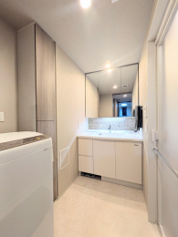 ���ʑ�E���ʏ��@�傫�Ȑ��ʉ��ϑ䂪����܂��B���l���ɂ�������[���ł��܂����A�傫�Ȑ���@���ݒu�o���܂����