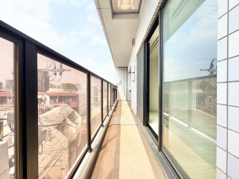 �o���R�j�[�@����������Ɛ��󕨂��������Ƃ̂ł���X�y�[�X���m�ۂ���Ă��܂�