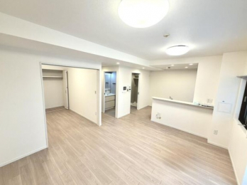 ���r���O�@��20���̍L�X�Ƃ������r���O�́A�i�`�������J���[�̂��߉Ƌ�ȂǂŃR�[�f�B�l�[�g���c��݂܂���