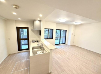 ���r���O�@�o���R�j�[�ɖʂ����A���邢�z�˂����˂����ނk�c�j