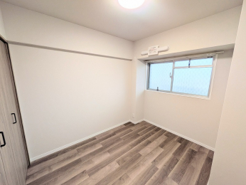 ���r���O�ȊO�̋����@��4.8���̗m���ł��B�傫�Ȏ��[������G�A�R���ݒu�̉\�ȍH�����s���Ă���܂���